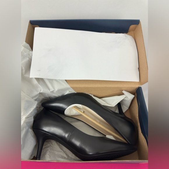 Cole Haan The Go-to Park Black 2.5” Heel Leather pointed Toe Pump 8.5B (… - Picture 13 of 15